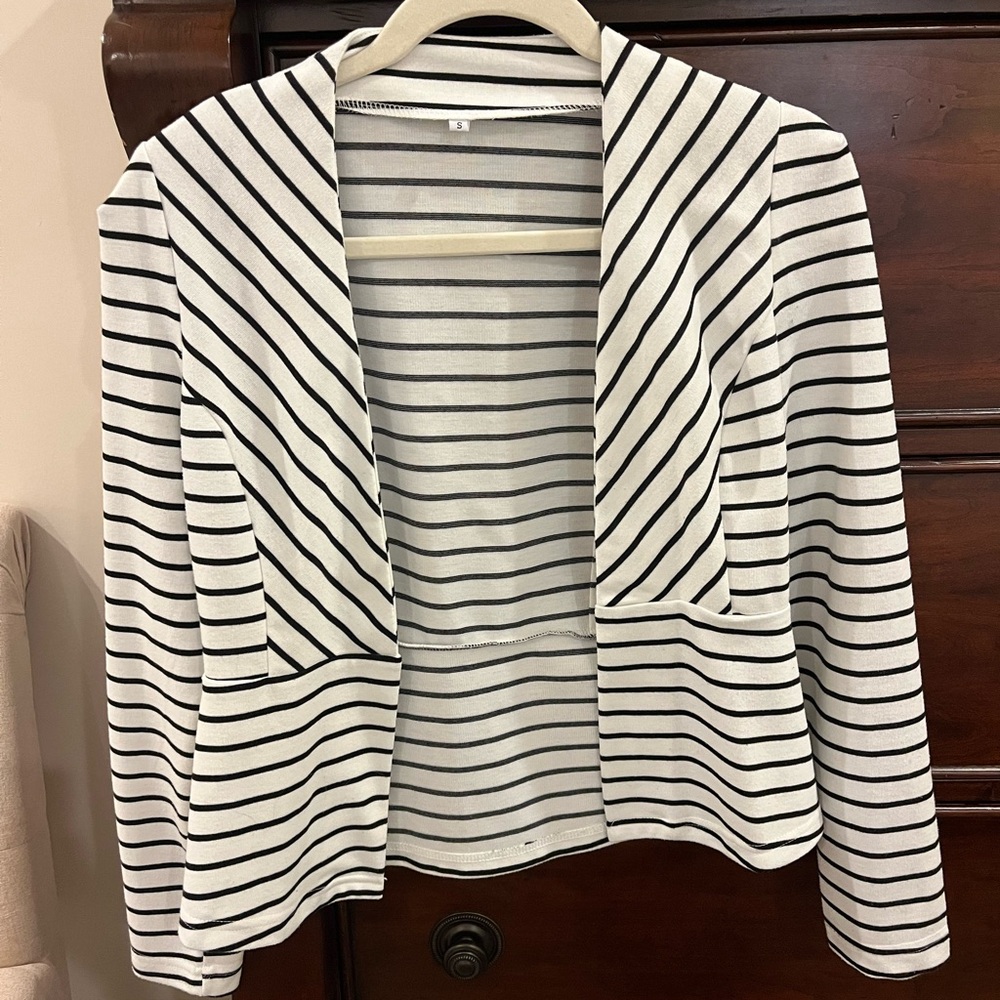 *BRAND UNKNOWN* Black and White Striped Cardigan